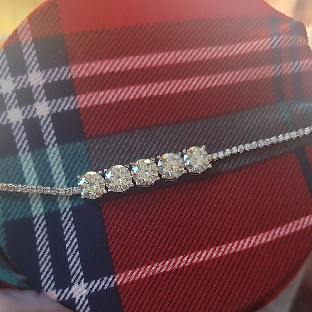 NEW Stunning Solid Silver 10 Ct Moissanite Bracelet with Sparkling Stones